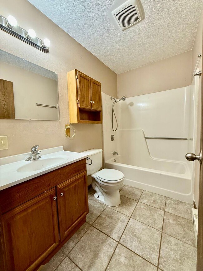 Building Photo - 1110/1114 2nd St SE