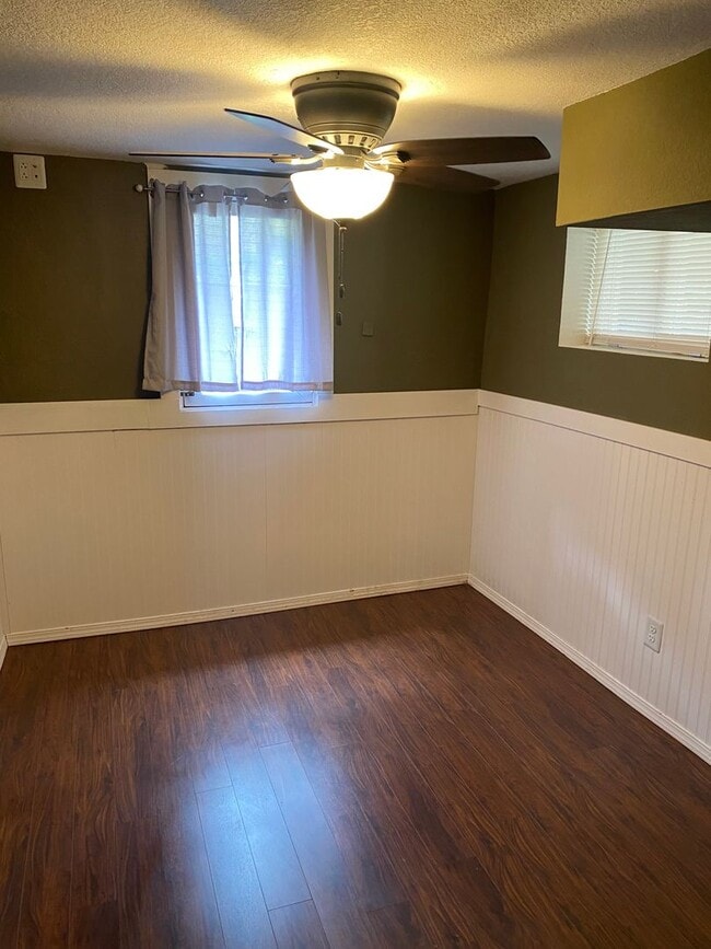 Building Photo - ALL UTILITIES INCLUDED - 3 bed duplex