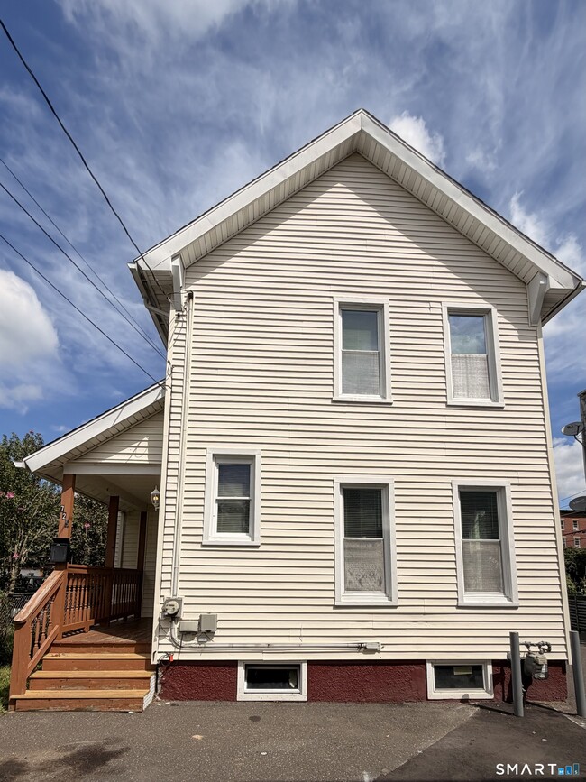 Building Photo - 723 Ogden St
