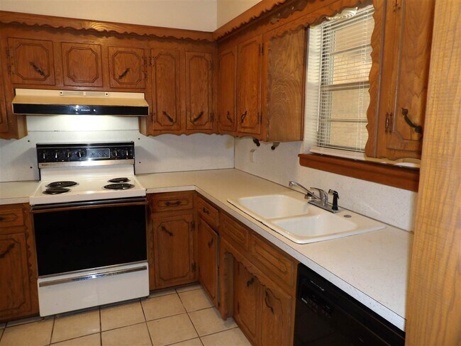 Building Photo - 1610 NW Black Mesa Dr