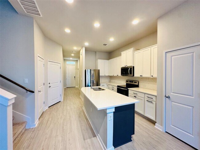 Building Photo - 1304 Limelight Ln