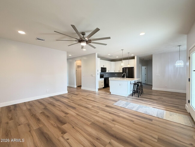 Building Photo - 5145 E Hash Knife Draw Rd