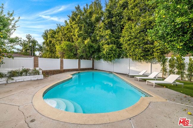 Building Photo - 16517 Hartsook St