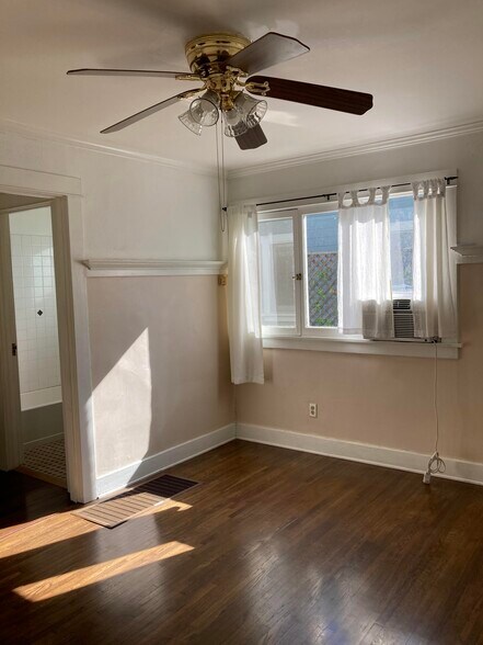 main rm side view - 422 El Centro St