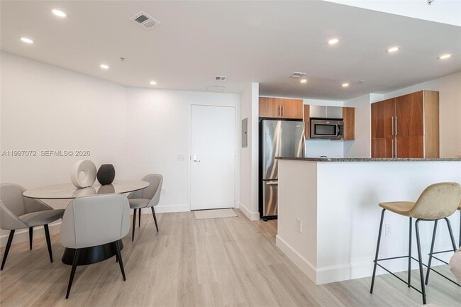 Building Photo - 300 S Biscayne Blvd