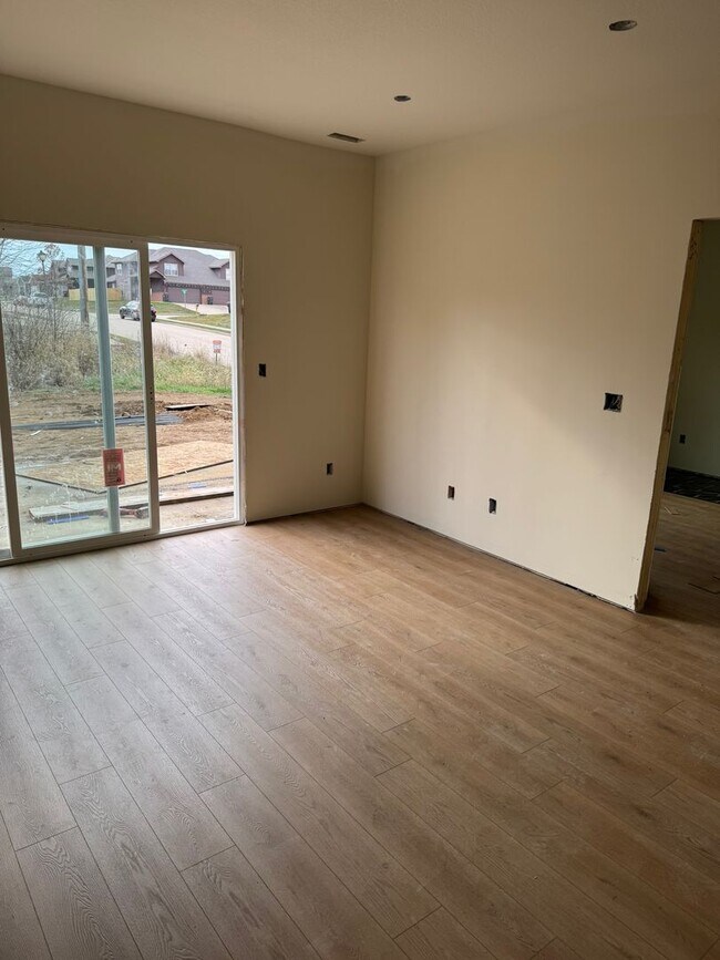 Building Photo - 4919-4921 Silver Mill Dr.