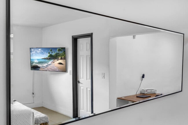 Building Photo - 18735 NE 18th Ave