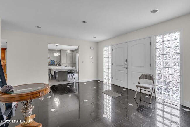 Building Photo - 7 Harvard Ct