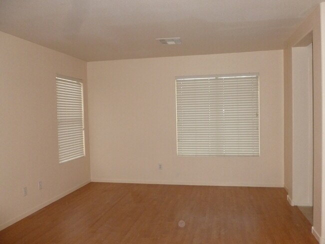 Building Photo - 1705 Encarta St