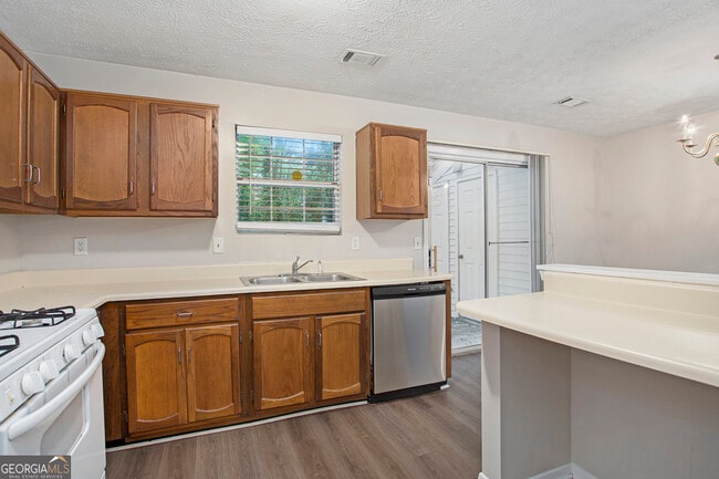 Building Photo - 5731 Wells Cir