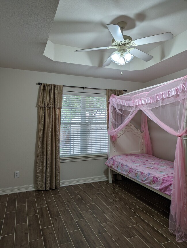 Building Photo - 524 Armstrong Dr