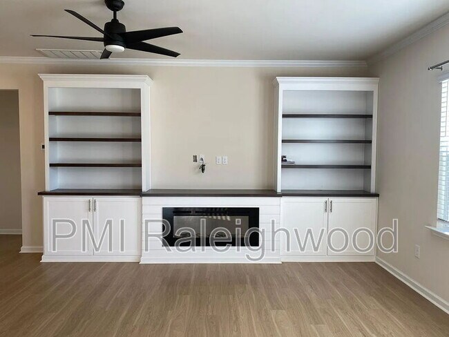 Building Photo - 2124 Fox Chapel Pl