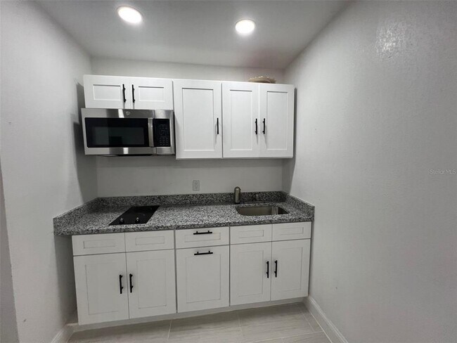 Building Photo - 6441 Willow Wood Ln