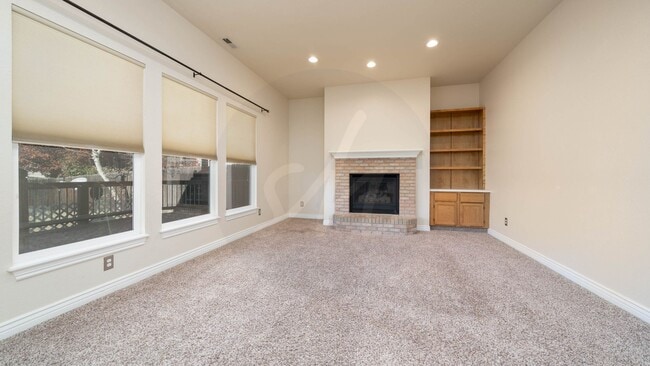 Building Photo - Westside 5 Bedroom Home Nestled Near Ute V...