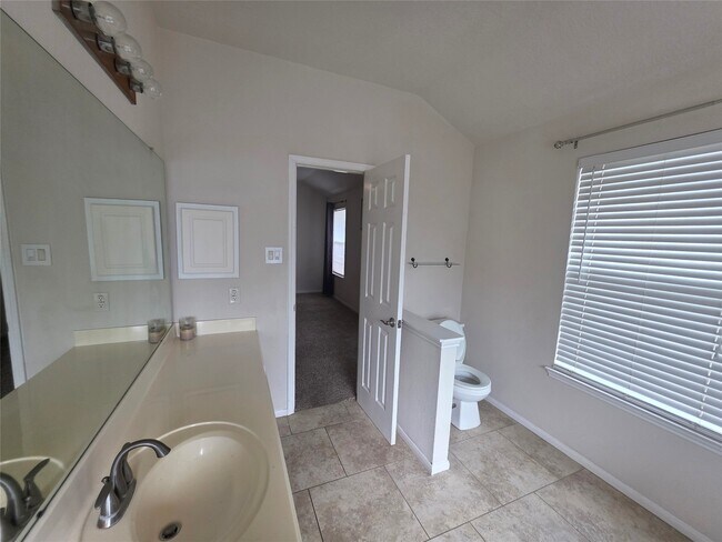 Building Photo - 2715 Riverhollow Ln