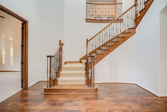 Building Photo - 158 N Almondell Way