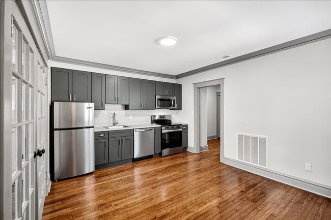 Building Photo - Pizza Prynce