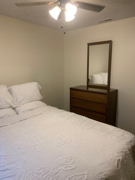 Building Photo - 617 4th St