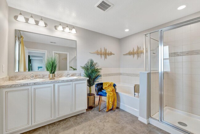 Building Photo - 5700 NW Pine Trail Cir