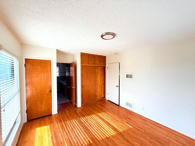 Building Photo - 2270 White St