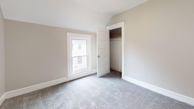 Building Photo - Madison/West Blvd neighborhood: 3 bedroom/1 bath single family home.