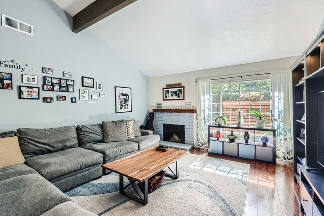 Building Photo - Charming 3-Bedroom, 2-Bath Home in a Cul-d...