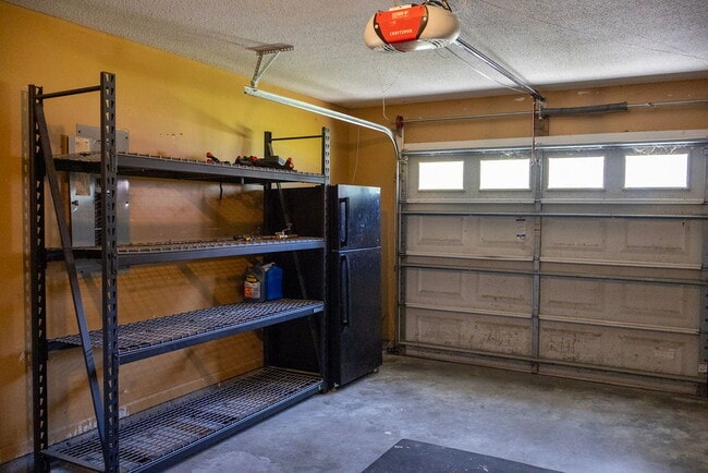 Building Photo - **HALF OFF FIRST MONTHS RENT**3 bedrooms, Fenced in backyard, 12x24 shed, NO breed restrictions!