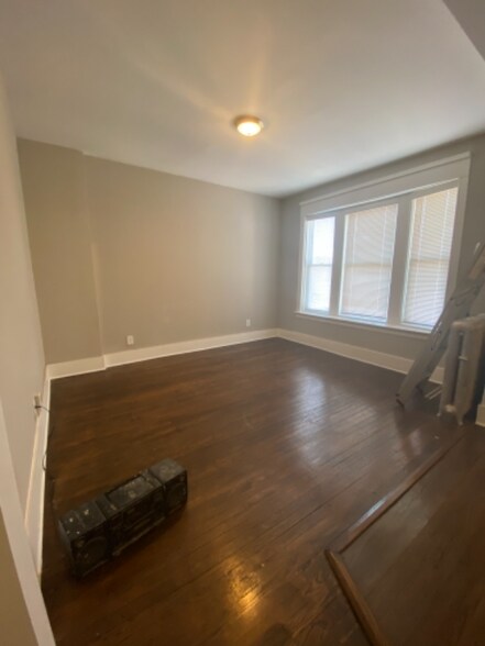 Building Photo - 6500 S Cottage Grove Ave