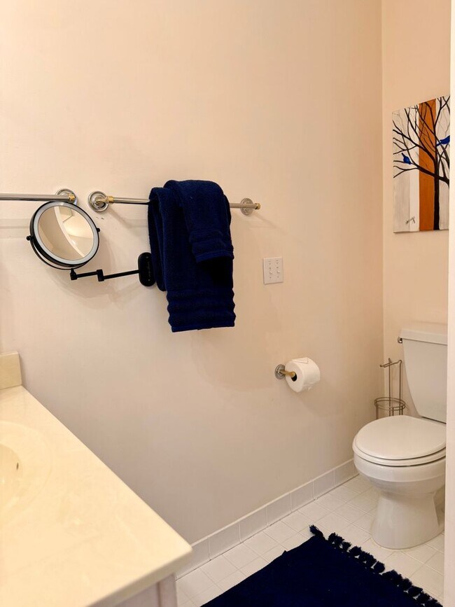 Building Photo - Spacious Home in Kenmure