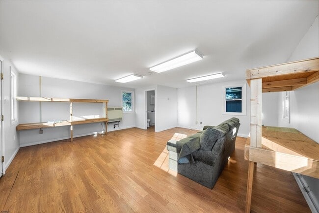 Building Photo - 616 W Ocean Heights Ave