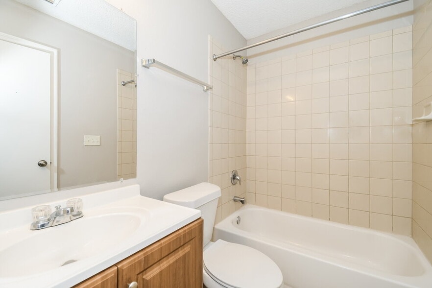 Building Photo - 957 Wynfield Cir