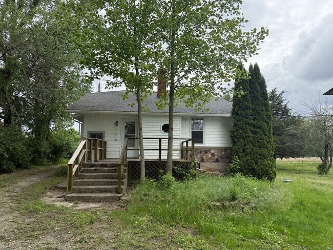 Building Photo - 4 Bedroom Home