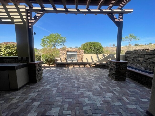 Building Photo - Gorgeous home in The Boulders at Sonoma Ra...