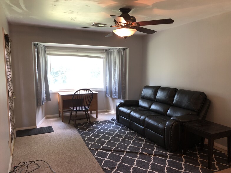 Living Room - 4920 Myrtle St