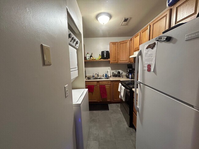 Building Photo - CARLTON1223-1227