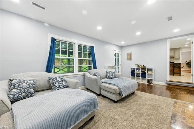Building Photo - 707 Lipton Dr