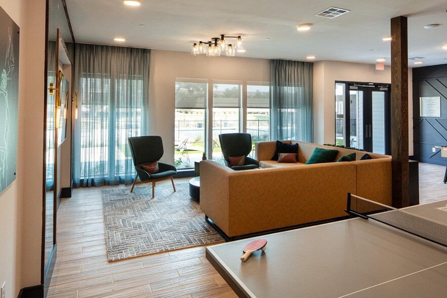 Building Photo - 13701 Montfort Dr