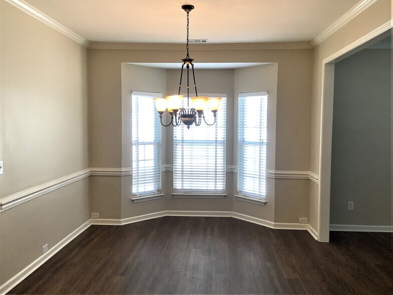 Building Photo - 818 Laurel Meadows Pkwy