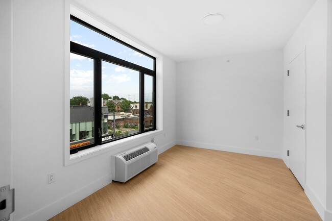 Building Photo - 50-52 Easton Ave