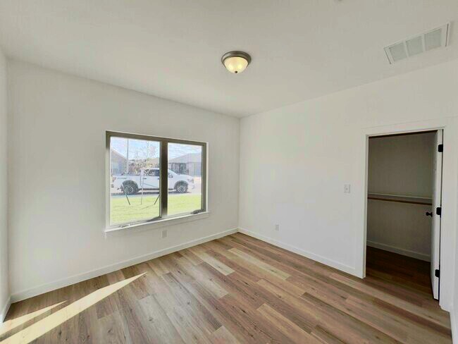 Building Photo - 4912 Jarvis St