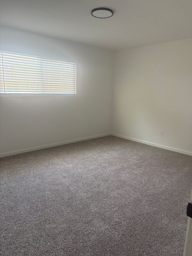 Building Photo - Updated 3 bed 2 bath home in Ceres