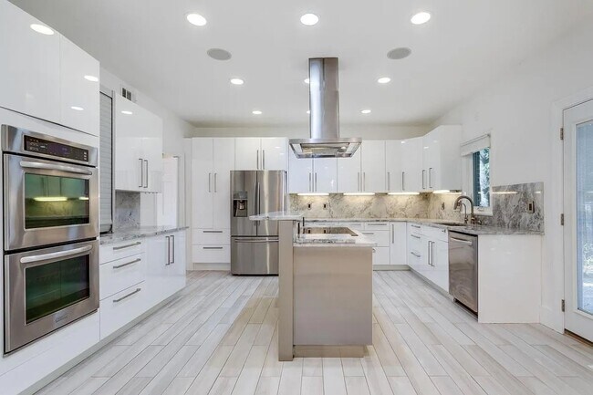 Building Photo - 4611 Charleston Terrace NW