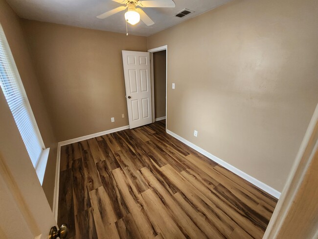 Building Photo - 2131 Wesley Ct