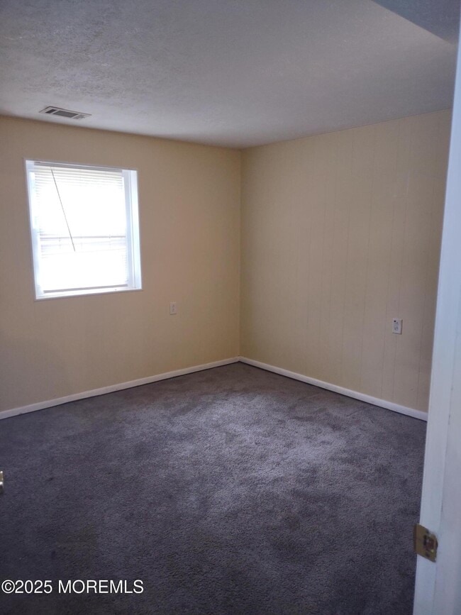 Building Photo - 16 Oak Leaf Ln