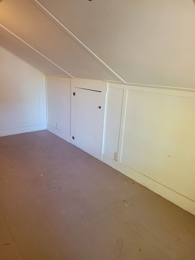 Building Photo - 3 bedroom 2 bath