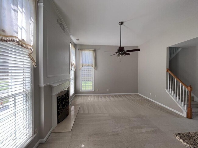 Building Photo - 1712 Hillside Bend Crossing