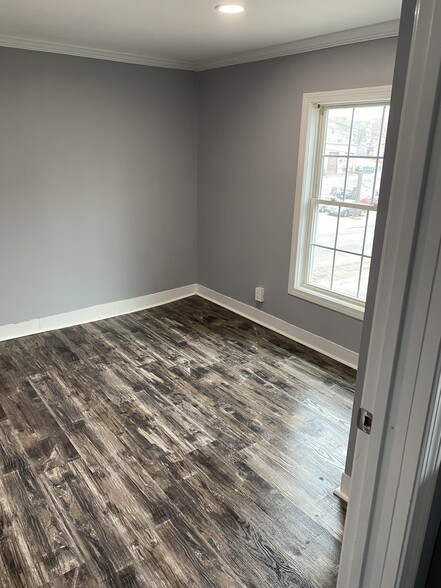 Building Photo - 44 Bridgeport Ave