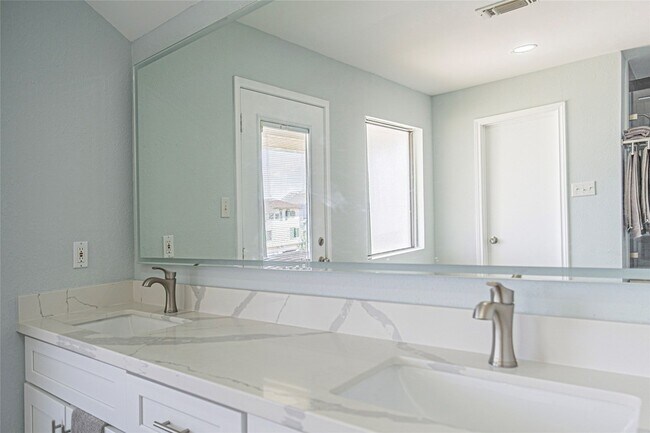 Building Photo - 301 Commander Dr