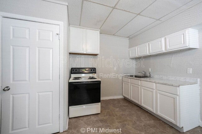 Building Photo - 240 N Beville Ave