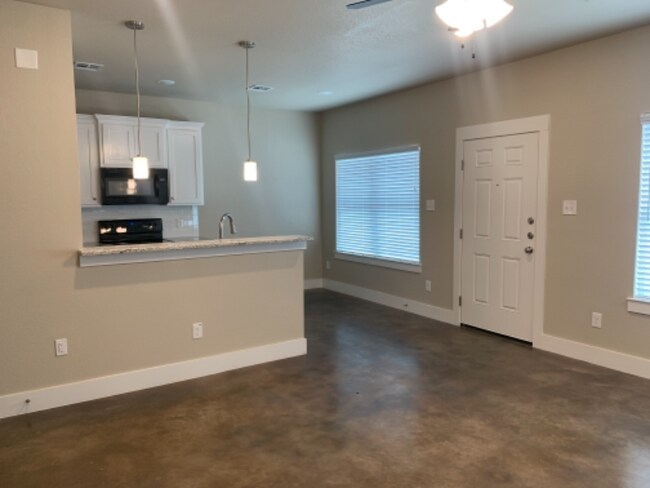 Building Photo - 3224 Belmont Dr